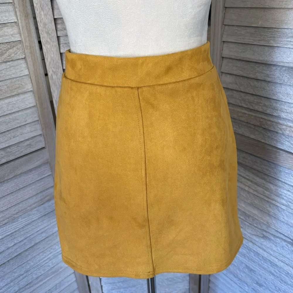 BLASHE Women’s SZ M Faux Stretch Suede Mini Skirt, Rich Saffron Yellow Color - Picture 2 of 16